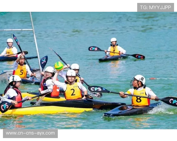 皮艇球邀请赛在九龙湖举行，水上运动与橄榄球形成互补发展